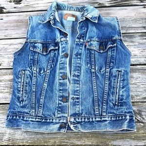 Levi’s denim vest . Women’s medium / large